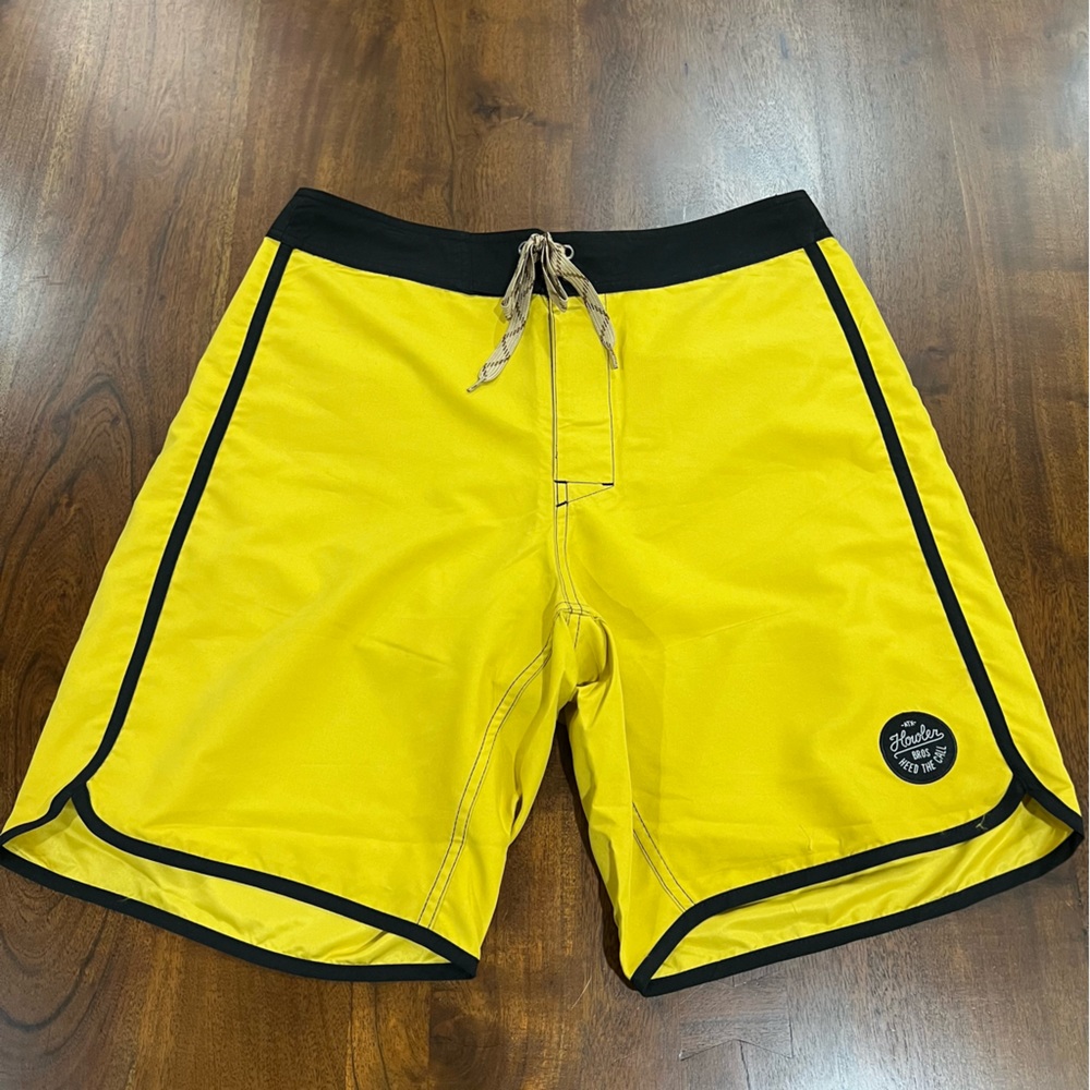 Howler Brothers Bruja Boardshorts Size 32‎